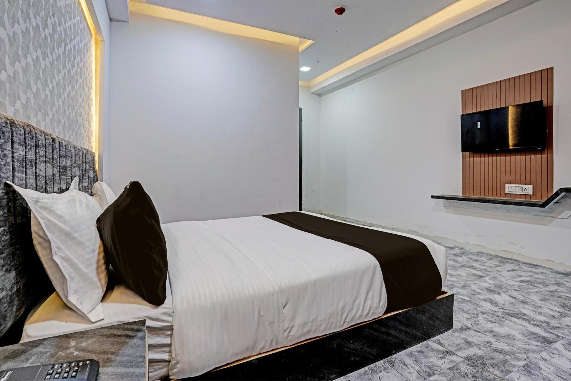 Hotel O Star Galaxy Surat Ngoại thất bức ảnh